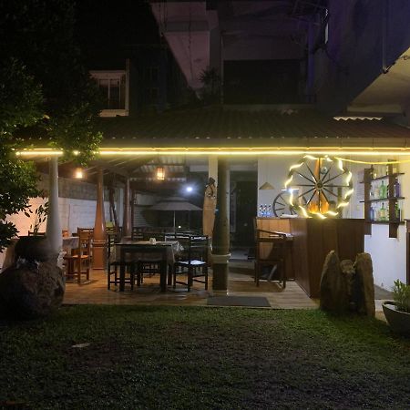 Bed and Breakfast Ceylon Surf Guest And Restaurant Weligama Exterior foto