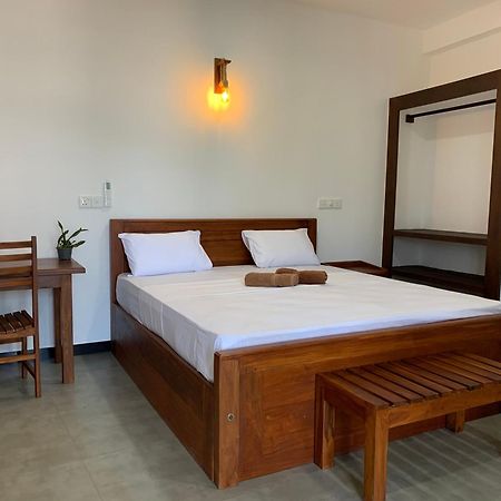 Bed and Breakfast Ceylon Surf Guest And Restaurant Weligama Exterior foto