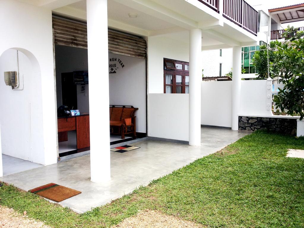 Bed and Breakfast Ceylon Surf Guest And Restaurant Weligama Exterior foto