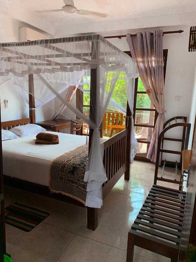 Bed and Breakfast Ceylon Surf Guest And Restaurant Weligama Exterior foto