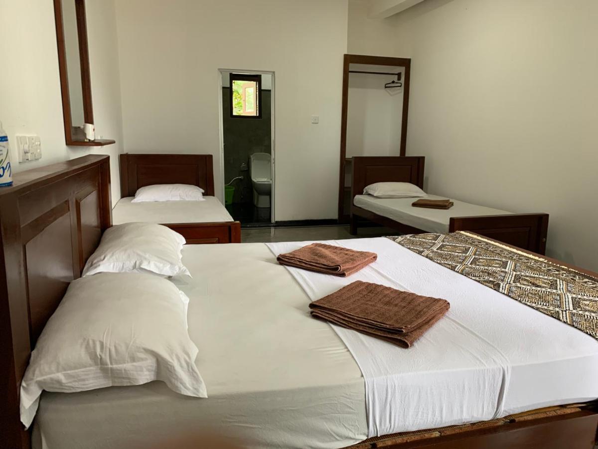 Bed and Breakfast Ceylon Surf Guest And Restaurant Weligama Exterior foto