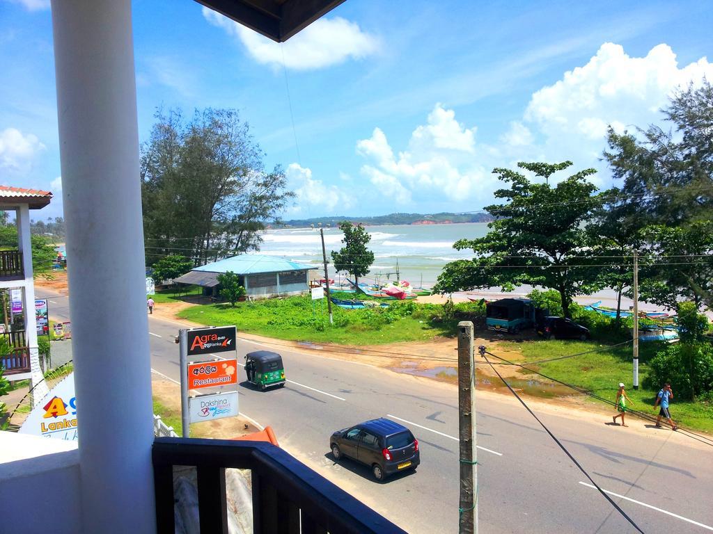 Bed and Breakfast Ceylon Surf Guest And Restaurant Weligama Habitación foto