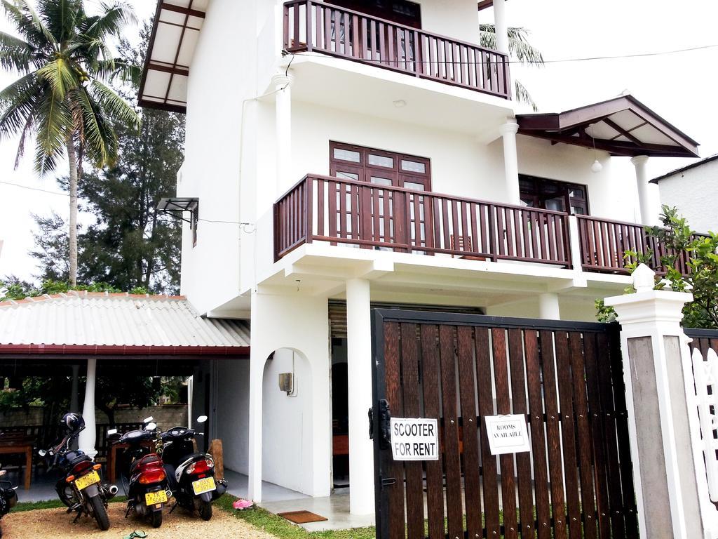 Bed and Breakfast Ceylon Surf Guest And Restaurant Weligama Exterior foto