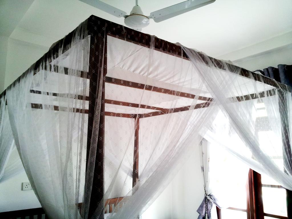 Bed and Breakfast Ceylon Surf Guest And Restaurant Weligama Habitación foto